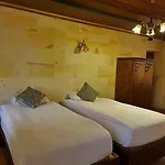 Cappadocia Empire Cave ギョレメ